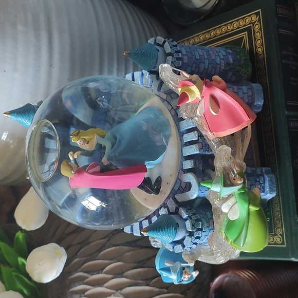 Disney Snow Globe Once Upon a Dream Music Box Sleeping Beauty - Picture 4 of 12